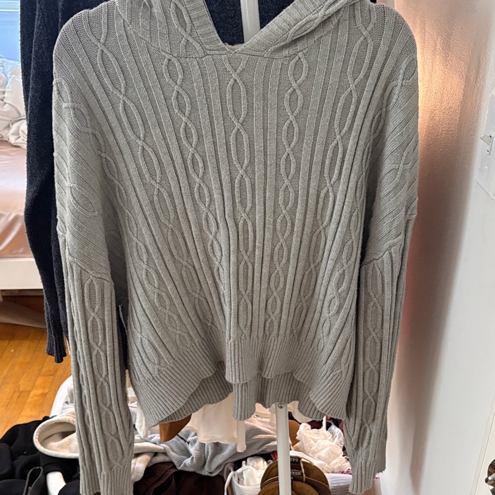 Cozy Cable-Knit Hooded Sweater in Light Gray